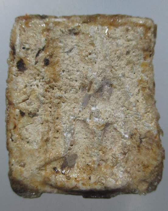 ๒๐ 	พระขุนแผนเนื้อผงเก่าทาแลคเกอร์