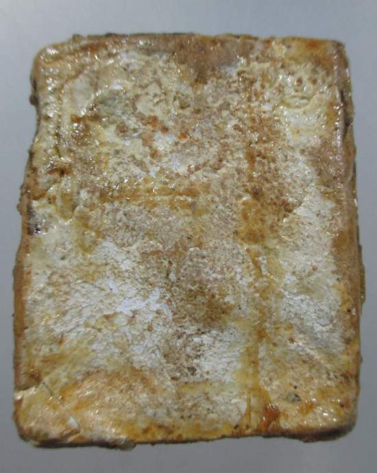 ๒๐ 	พระขุนแผนเนื้อผงเก่าทาแลคเกอร์