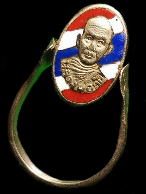 แหวนเพชรกลับ หลวงพ่อกัน  ลายธงชาติ เนื้อเงิน