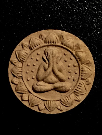 พระปิดตาเนื้อผงกลีบบัวพิมพ์เล็ก    รุ่นรวยไม่เลิก  วัดปรกสุธรรมาราม  อัมพวา