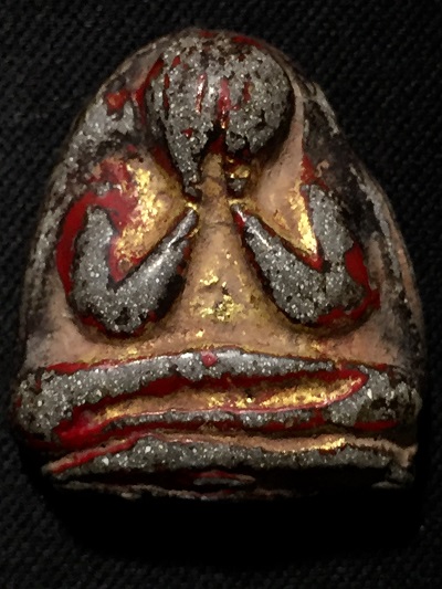 พระปิดตาเนื้อผงคลุกรักปิดทองร่องชาด   หลวงพ่อแก้ว  วัดเครือวัลย์   พิมพ์กลาง  