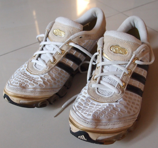 ตัดใจขาย!! รองเท้า ADIDAS ของแท้ สวยๆ Energy Boost Bounce running shoes