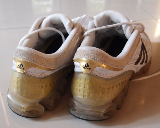 ตัดใจขาย!! รองเท้า ADIDAS ของแท้ สวยๆ Energy Boost Bounce running shoes