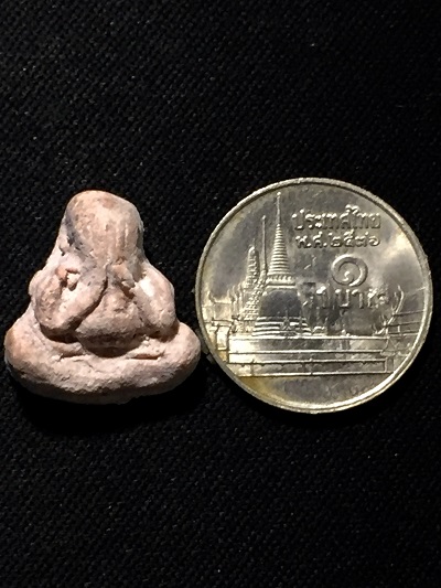 พระปิดตาเนื้อผงพิมพ์เล็ก  หลวงพ่ออาคม  วัดยายร่ม  บูชาพร้อมรูปถ่ายหลวงพ่อ