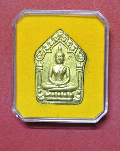 พระขุนแผนผงพลายกุมารย้อนยุค 40 ปี "หลวงปู่ทิม อิสริโก" พิมพ์ใหญ่ เนื้อผงพุทธคุณ  พร้อมลูกอม 2 ลูก