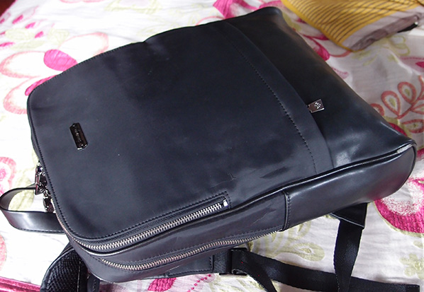 ตัดใจขาย!! เป้ Samsonite ของแท้ สะพายหลัง หนังสีดำและไมโครไฟเบอร์ ป้ายโลโก้โลหะหรูหรา