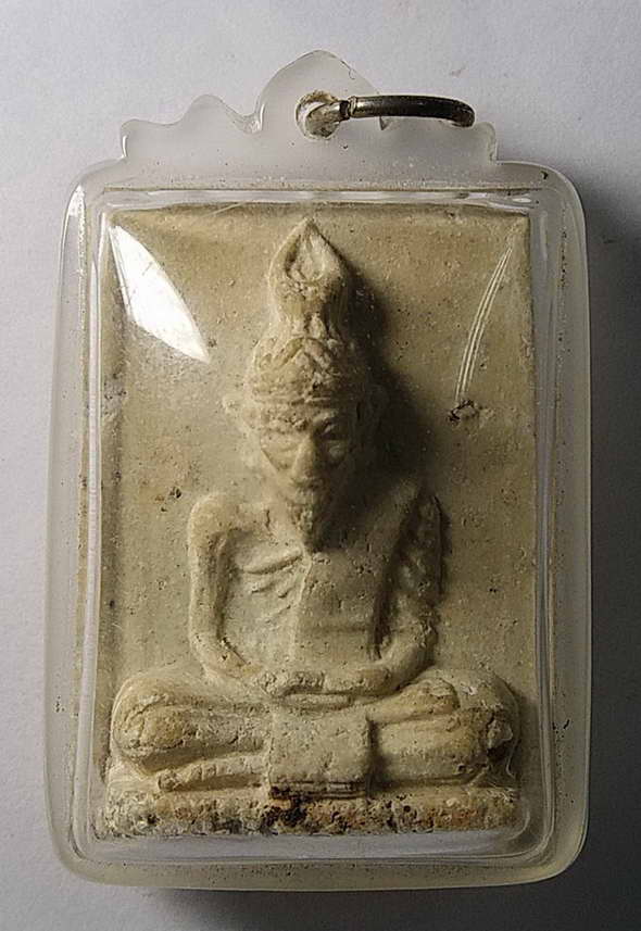 30 บาทพร้อมใช้  พระฤาษีเนื้อผงเลี่ยมพลาสติกมาแต่เดิม มีขนาดใหญ่กว่าสมเด็จทั่วไป