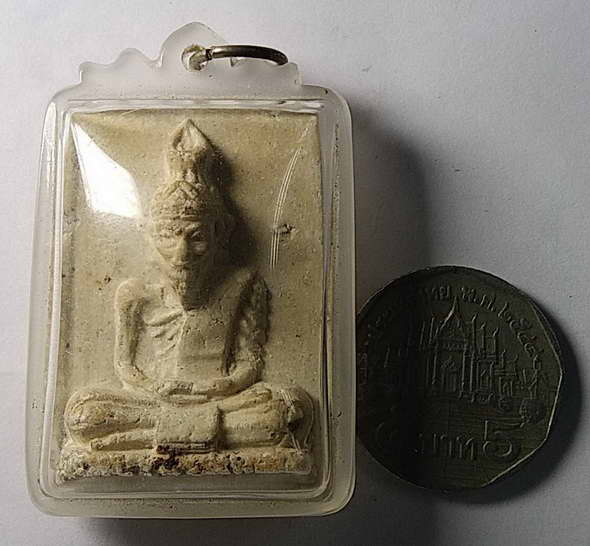 30 บาทพร้อมใช้  พระฤาษีเนื้อผงเลี่ยมพลาสติกมาแต่เดิม มีขนาดใหญ่กว่าสมเด็จทั่วไป