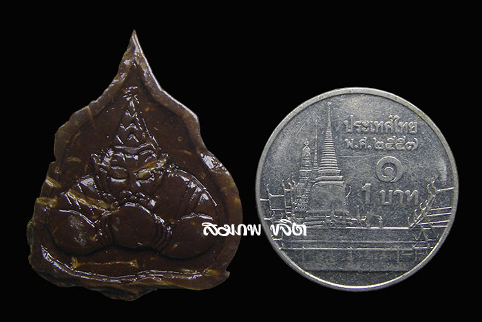 กะลาตาเดียว แกะรูปราหู ลงเเล็กเกอร์ หลวงปู่ทิม วัดพระขาว อยุธยา ปี 2547