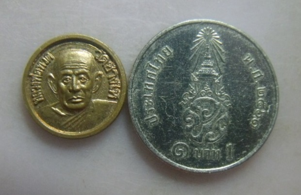 **วัดใจ**เหรียญกลมเล็กหลวงพ่อทวด วัดช้างไห้ ที่รฤกงานประจำปีพระครูวิสัยโสภณ(ทิม)๕/๕/๐๕**บล็อกวงเดือน