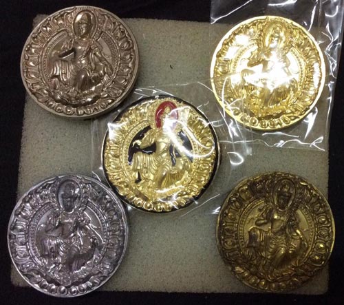 ชุดกล่องเหรียญกรรมการ รุ่นเสวยสุข 5 องค์ 5 เนื้อยกชุด ขนาด 3.5 CM. มีโค๊ต ก เมื่อก่อนราคาเกือบหมื่น