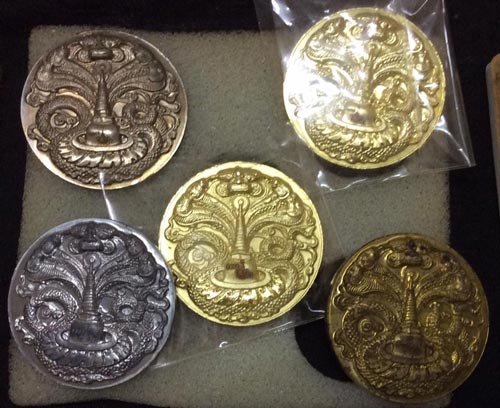 ชุดกล่องเหรียญกรรมการ รุ่นเสวยสุข 5 องค์ 5 เนื้อยกชุด ขนาด 3.5 CM. มีโค๊ต ก เมื่อก่อนราคาเกือบหมื่น