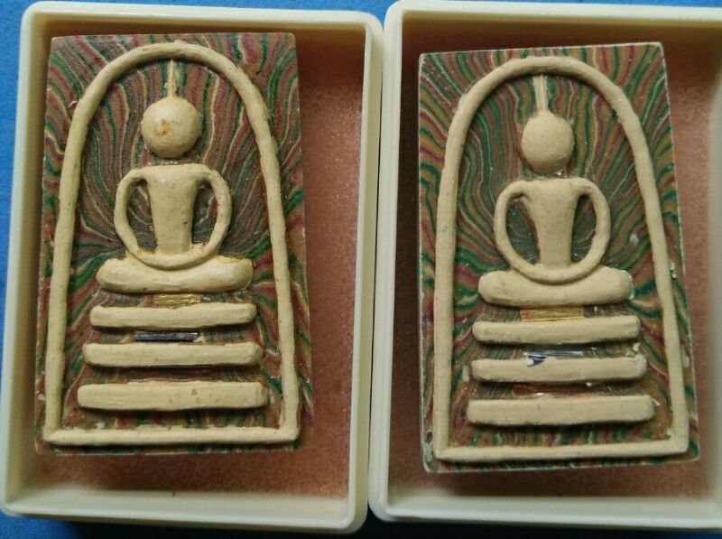 สมเด็จสายรุ้งแพ๙๐ปีตระกรุด3กษัตริทองคำเงินนาคสวยๆพร้อมกล่องครับ