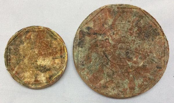 หลวงพ่อโสธร รุ่นทองประทาน เนื้อผงก้นครก 8 เหลี่ยม ปัดทอง