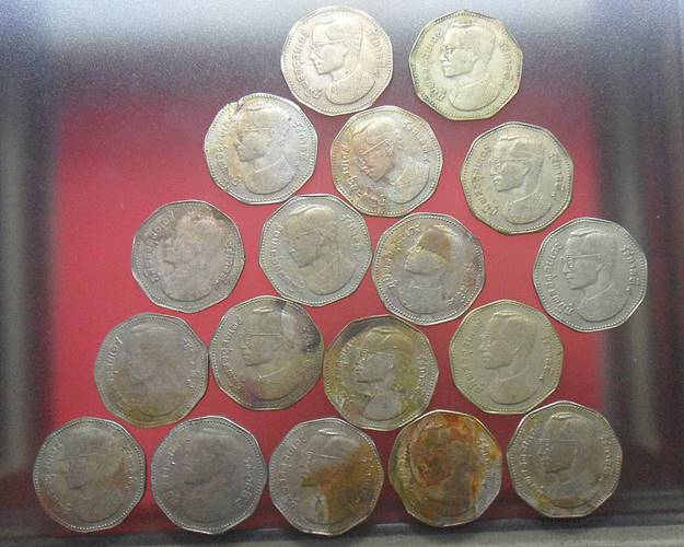 เหรียญ5บาทเก้าเหลี่ยมหลังครุฑ รัชกาลที่9ชุด18เหรียญเคาะเดียว