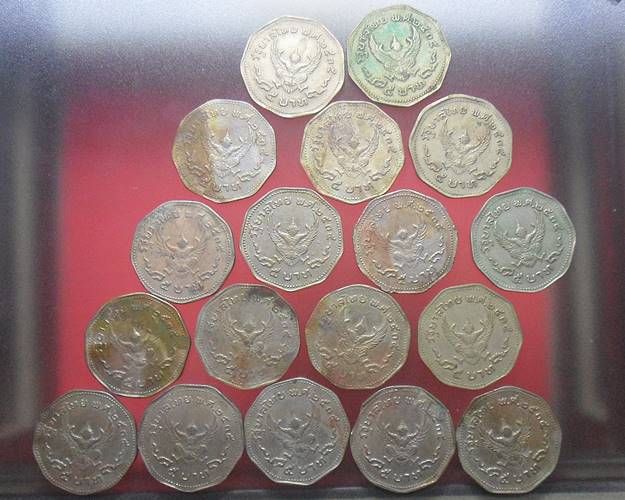 เหรียญ5บาทเก้าเหลี่ยมหลังครุฑ รัชกาลที่9ชุด18เหรียญเคาะเดียว
