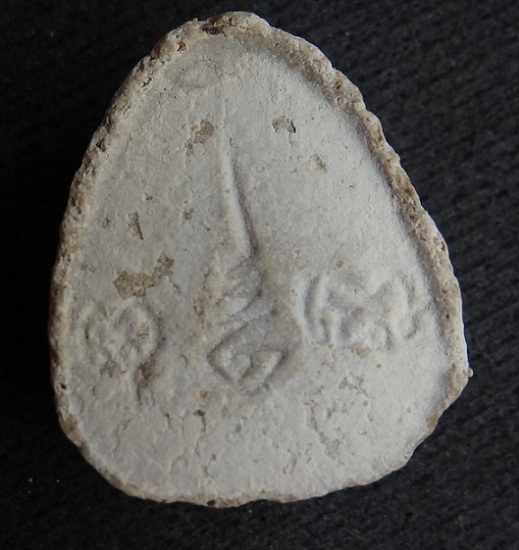 พระปิดตามหาเสน่ห์ หลังยันต์พุทโธ เนื้อเกสร คราบกรุเดิมๆ 