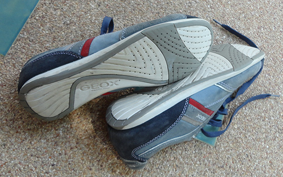 รองเท้า GEOX ของแท้ เบอร์42ครับ