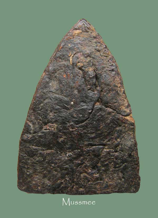 พระผงว่านจำปาสัก ของดีที่คนยุคเก่าเชื่อถือในพุทธคุณครับ (ขนาด กว้าง 4 Cm สูง 5 Cm) ### เคาะเดียว ###