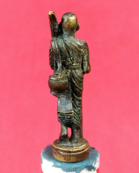 รูปหล่อพระสิวลี พระอรหันต์ผู้เลิศในทางโชคลาภ วัดสุทัศน์เทพวราราม ปี 2544