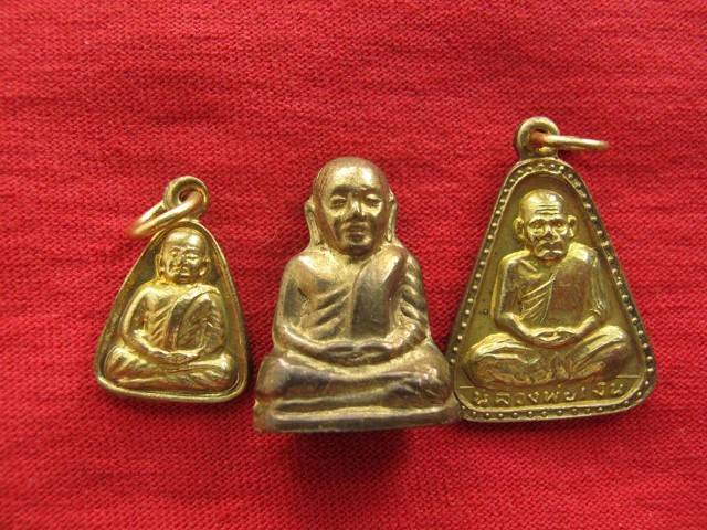 หลวงพ่อเงิน วัดบางคลาน รุ่นสร้างอำเภอ พร้อมกล่องครบชุด3องค์ ปี22 สภาพสวยเดิมๆเก่าเก็บในกล่องมานาน 