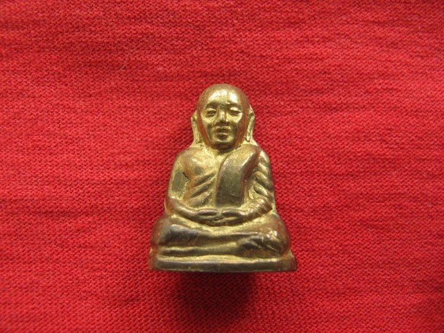 หลวงพ่อเงิน วัดบางคลาน รุ่นสร้างอำเภอ พร้อมกล่องครบชุด3องค์ ปี22 สภาพสวยเดิมๆเก่าเก็บในกล่องมานาน 