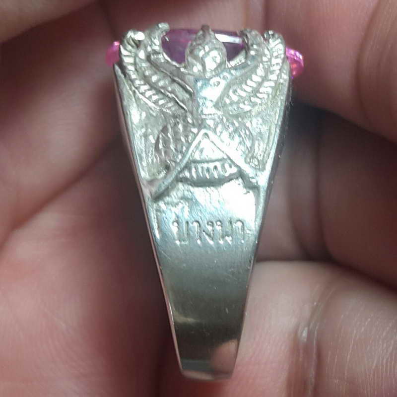 แหวนพญาครุฑ หลวงพ่อเส็ง วัดบางนา รุ่นแรก ปี 2522 สีชมพู ท้องวงค์เบอร์ 62
