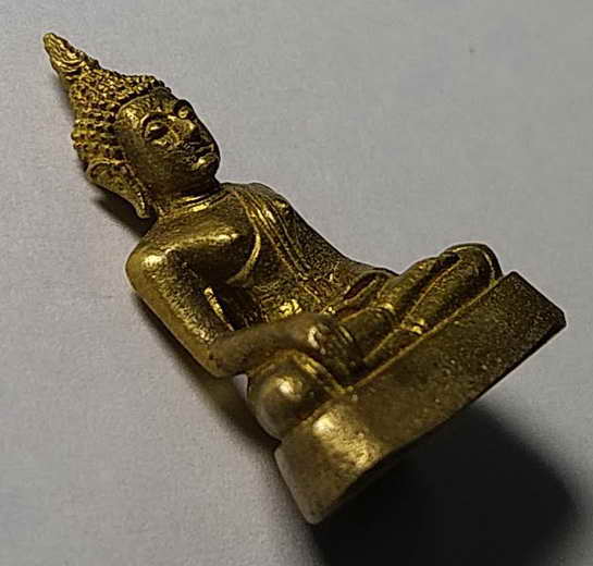 40 บาท รูปหล่อพระพุทธ ด้านหลังตอกโค๊ตอุ ไม่ทราบที่ สวยนะครับองค์นี้