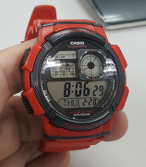 นาฬิกา casio worldtime illuminator ของแท้ สายสีแดง สวย ถ่านใช้ได้นาน 10 ปี