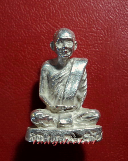 รูปหล่อสมเด็จพระญาณสังวร สมเด็จพระสังฆราช ที่ระลึกสร้างตึกโรงพยาบาลพหลฯ เนื้อเงิน สวยมากค่ะ