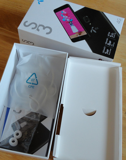 กล่อง dtac S3 พร้อมหูฟังและจุกสำรองใหม่ๆเลย