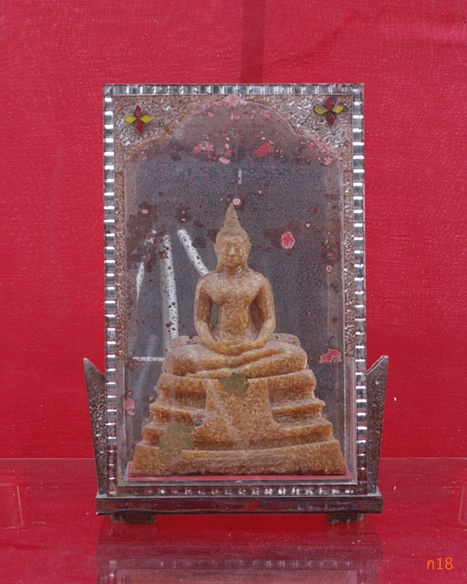 ตู้แก้วใส่พระบูชา