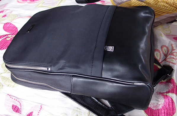 เป้ Samsonite ของแท้ สีดำ สะพายหลัง ราคา 387 US ก็ประมาณ 12,000 บาทไทย / ปล่อยต่อเคาะเดียวถูกๆ