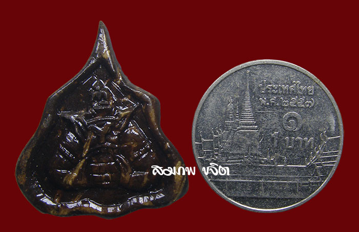 กะลาตาเดียว แกะรูปราหู ลงเเล็กเกอร์ หลวงปู่ทิม วัดพระขาว อยุธยา ปี 2547