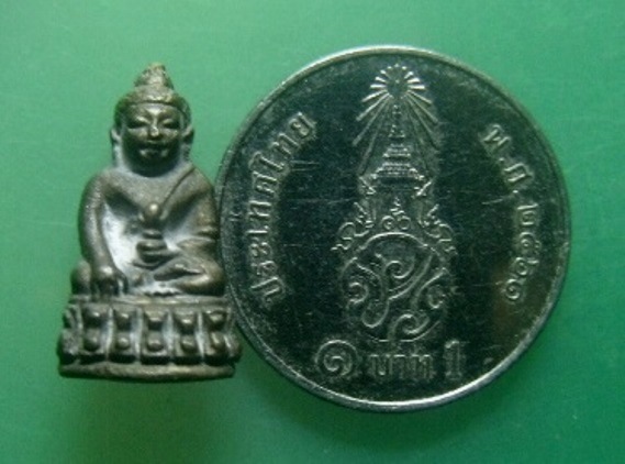 **วัดใจ**พระชัยวัฒน์ เนื้อโลหะผสม เก่าๆ ไม่ทราบที่**สวยๆ เชิญชมครับ