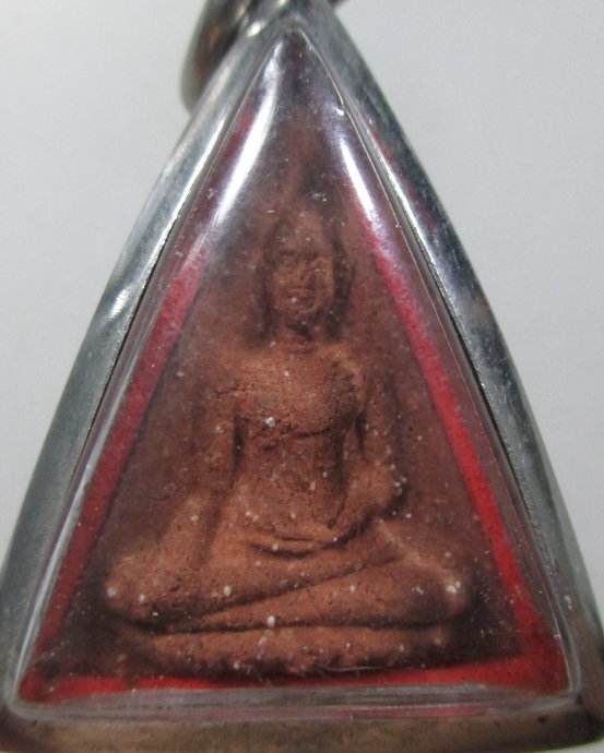 ๒๐ พระนางพญาหลวงปู่สุต วัดปฐมพานิช จ ลพบุรี