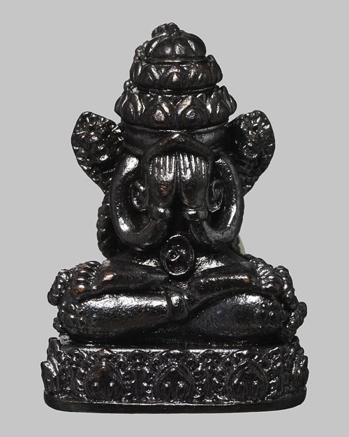 พระปิดตาพังพะกาฬ ลอยองค์ รุ่น หลักเมือง 49 เจริญโภคทรัพย์ เนื้อโลหะรมดำ