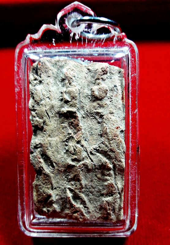 จัดให้กรุพระนาดูนตัด9กรุปี22เลี่ยมพร้อมอารถนาสภาพสวยเนื้อหินทรายเข้มสวยตามรูปเก่าถึงยุค1300-1800ปี