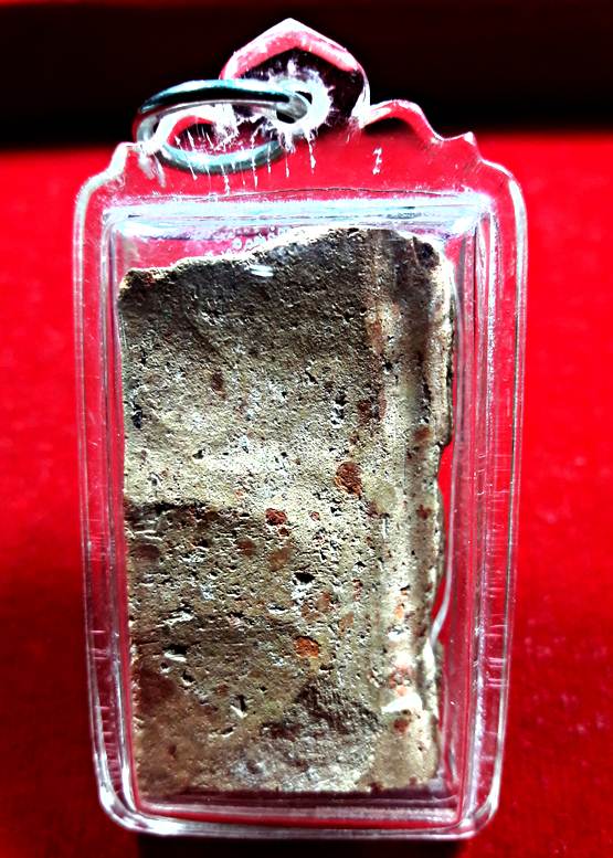 จัดให้กรุพระนาดูนตัด9กรุปี22เลี่ยมพร้อมอารถนาสภาพสวยเนื้อหินทรายเข้มสวยตามรูปเก่าถึงยุค1300-1800ปี