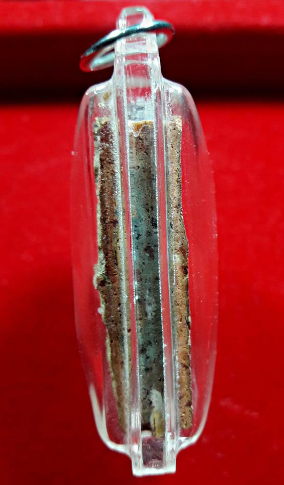 จัดให้กรุพระนาดูนตัด9กรุปี22เลี่ยมพร้อมอารถนาสภาพสวยเนื้อหินทรายเข้มสวยตามรูปเก่าถึงยุค1300-1800ปี