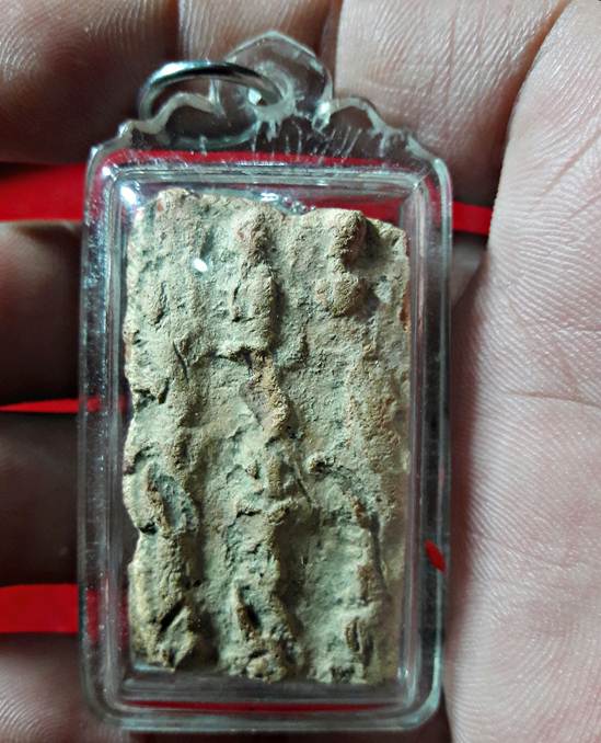 จัดให้กรุพระนาดูนตัด9กรุปี22เลี่ยมพร้อมอารถนาสภาพสวยเนื้อหินทรายเข้มสวยตามรูปเก่าถึงยุค1300-1800ปี