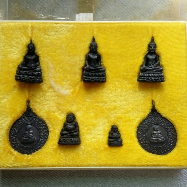 พระหลวงพ่อแพ ชุดเมตตามหาลาภ เนื้อนวะ พุทธาภิเษกปี 2518 ชุดใหญ่ หายาก