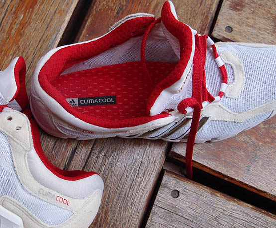 รองเท้า ADIDAS รุ่น CLIMA COOL สีขาว พื้นแดง สวยแจ่ม สภาพดีมาก