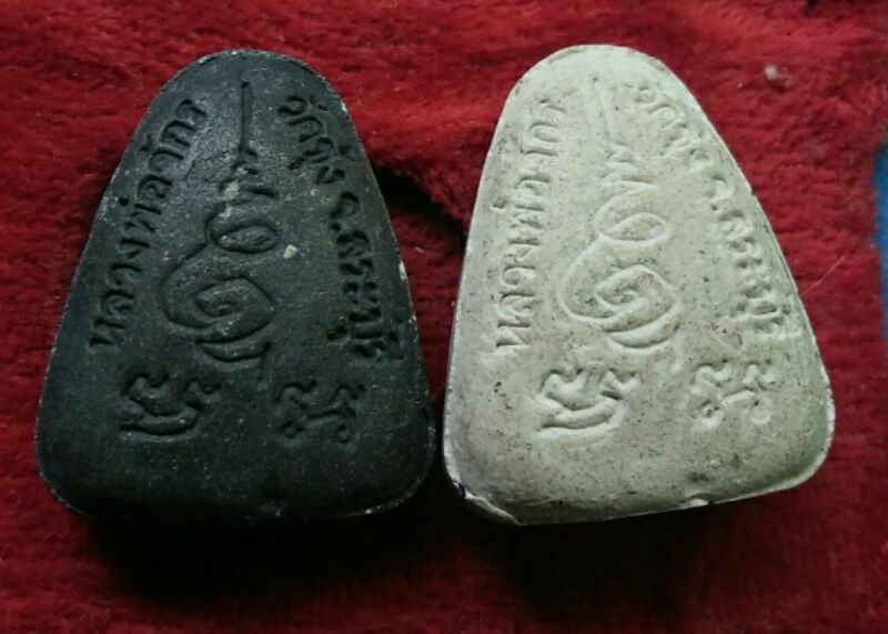 พระปิดตาเดชะบุญ๙ หลวงพ่อจักร วัดซุ้ง จ.สระบุรี สวยๆ2องค์2เนื้อครับ