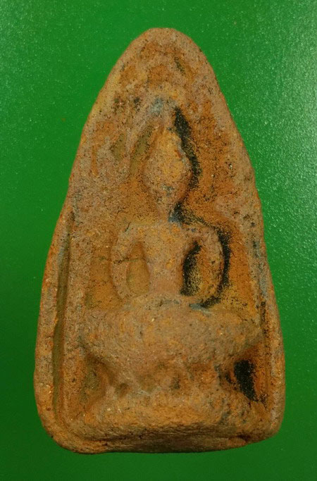 พระซุ้มทอง กรุเจดีย์กลางทุ่ง จ.อยุธยา พิมพ์พระพุทธชินราช พบน้อยครับ