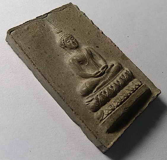 20 บาท พระพุทธปางสมาธิเนื้อดินเผา ร่มบารมี นิพพานังปรมังสุขัง