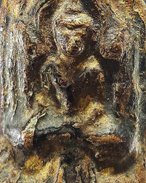 *พิมพ์โคนสมอ กรุวัดตะไกร อยุธยา เนื้อดินเผา ลงรักปิดทอง*