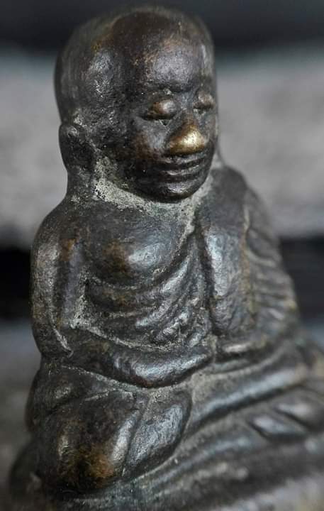 หลวงพ่อเงิน ปืนแตก เศียรกลม หน้านิยมสุดๆ หล่อเต็มสูตร แท้ๆหาชมยากขึ้นทุกวัน รับประกันแท้จบครับ