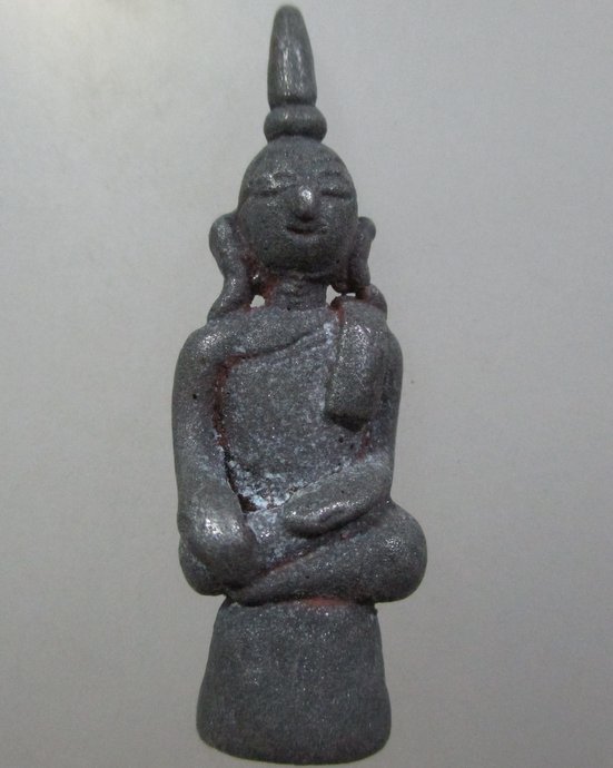 ๒๐ พระยอดธง เนื้อแร่