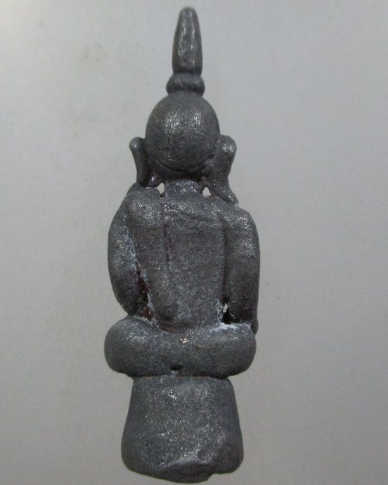 ๒๐ พระยอดธง เนื้อแร่